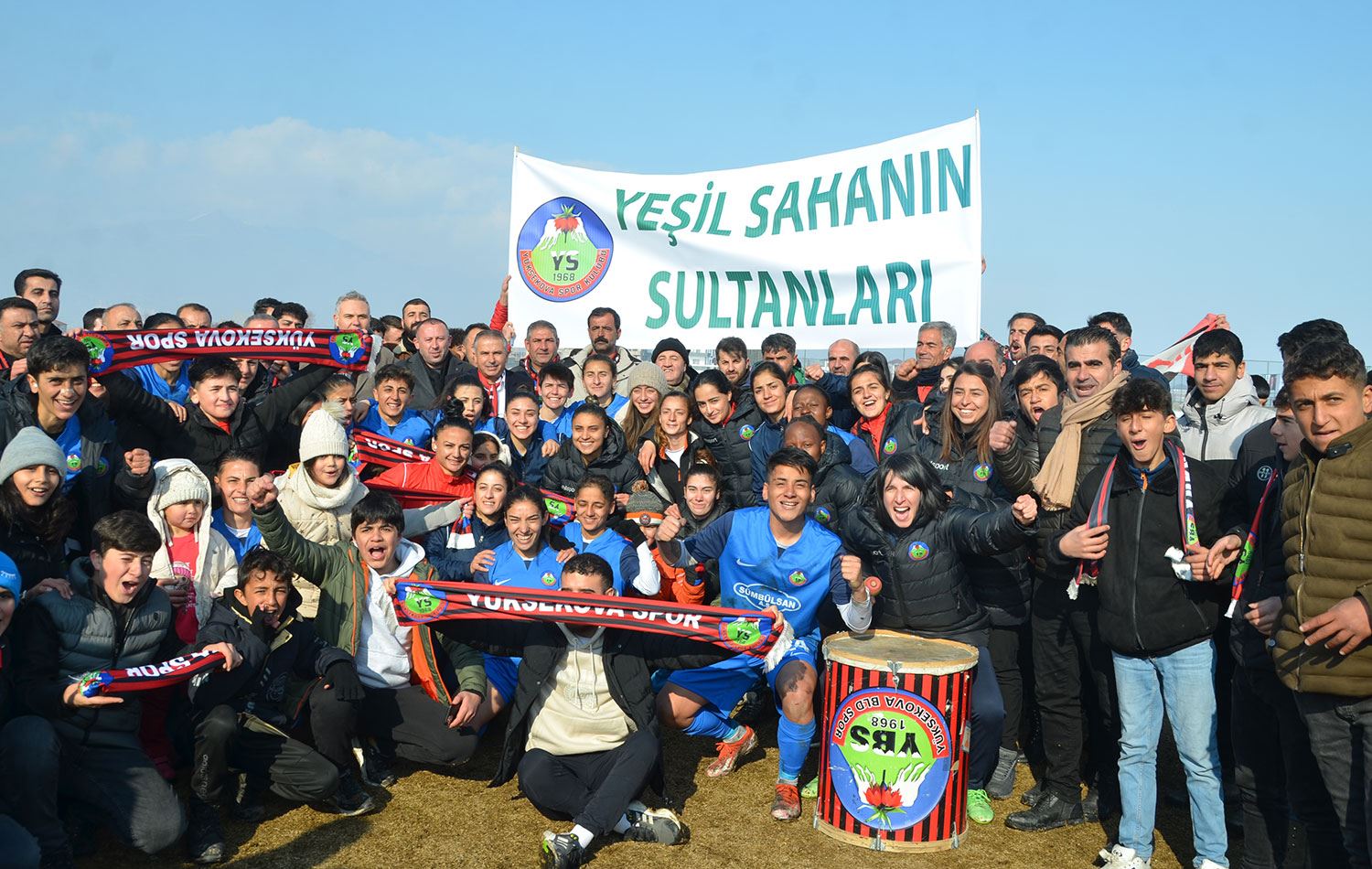 Yüksekova kadın futbol takımı B Grubu’nu lider tamamladı. / Foto: AA