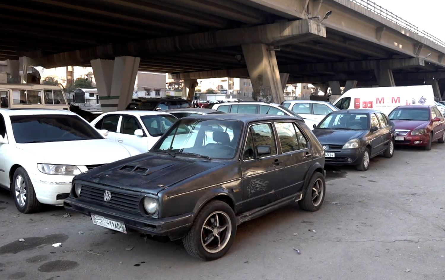 Car prices in Syria slash as government allows import of newer vehicles