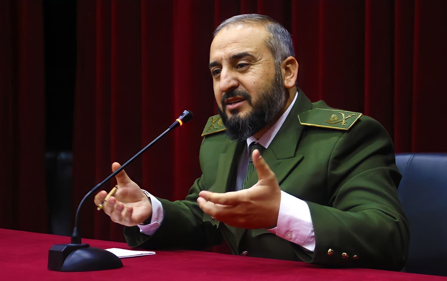 Suriye geçiş hükümeti Savunma Bakanı Murhaf Ebu Kasra 