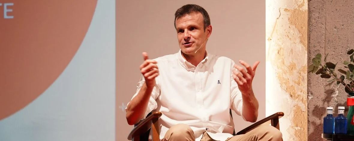 جۆن ئۆیارتی