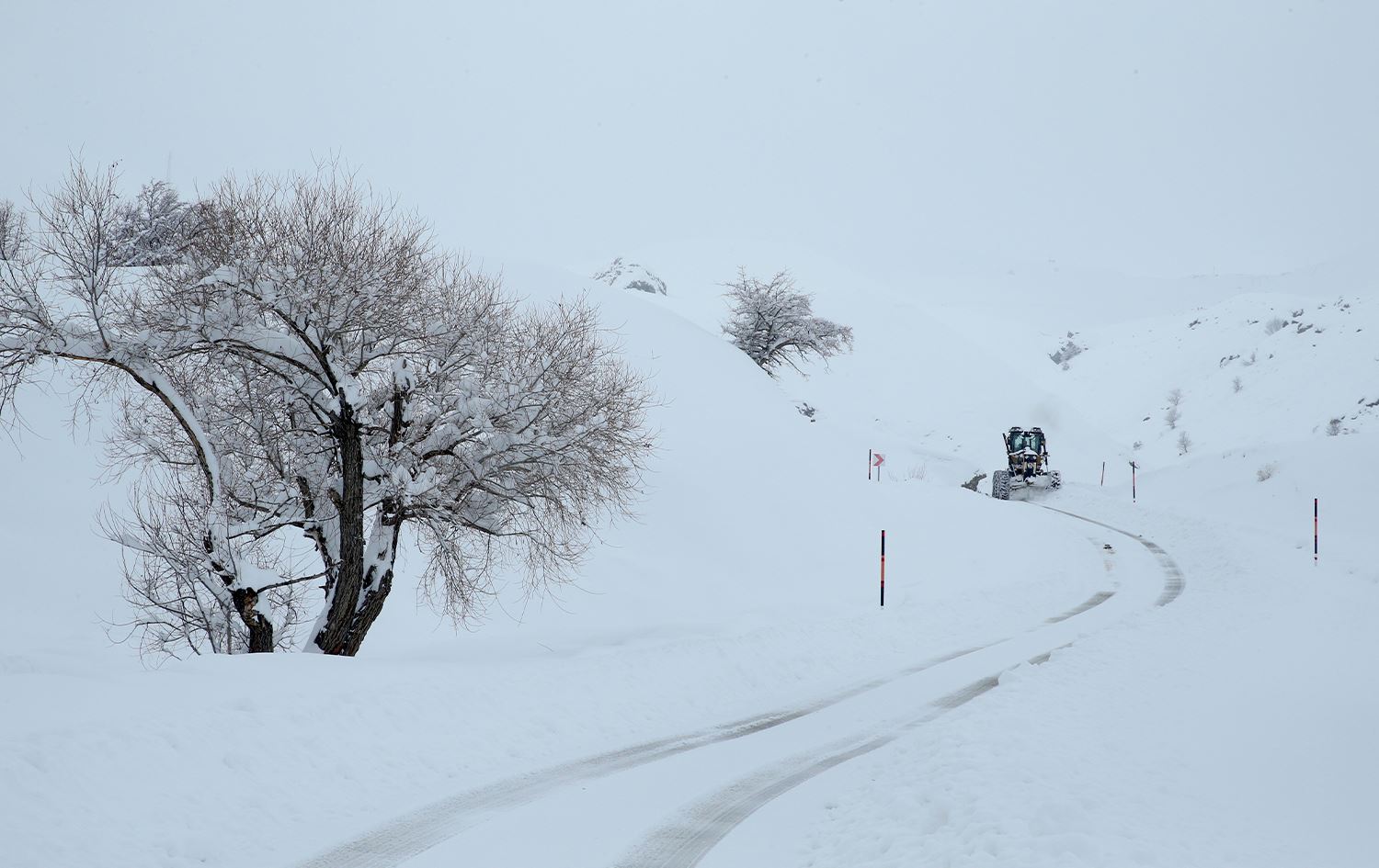 Makîneya kar rêyan vedike /Wêne: AA
