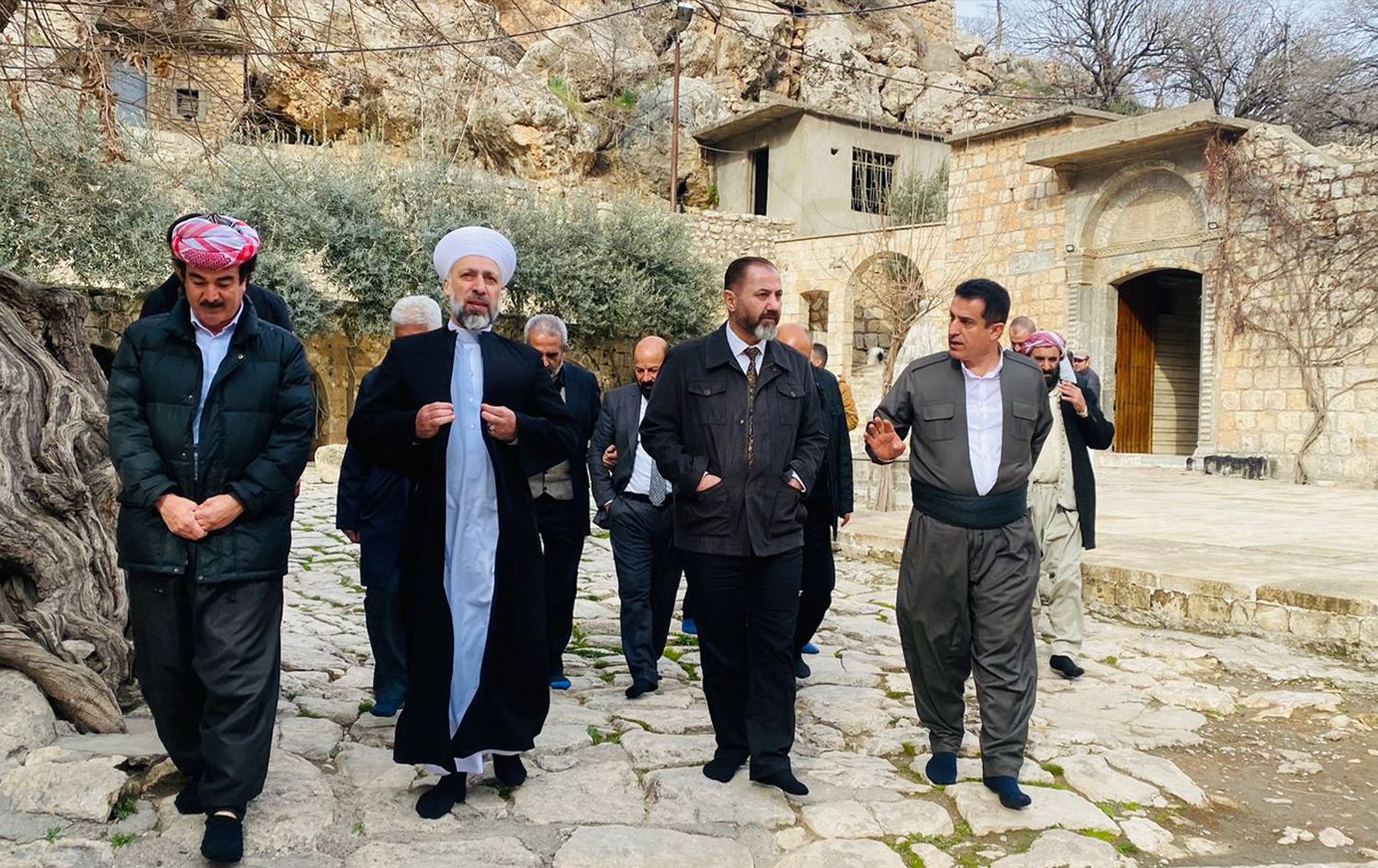 Şêx Murşid Xeznewî li Perestgeha Lalişê ye\ Wêne: Rûdaw