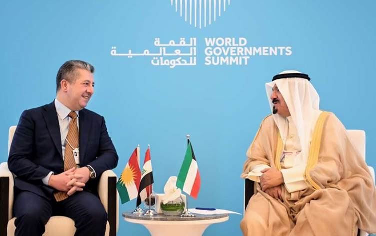 Mesrur ​​Barzani, Kuveyt Başbakanı Şeyh Ahmed Abdullah el-Ahmed el-Sabah ile birlikte