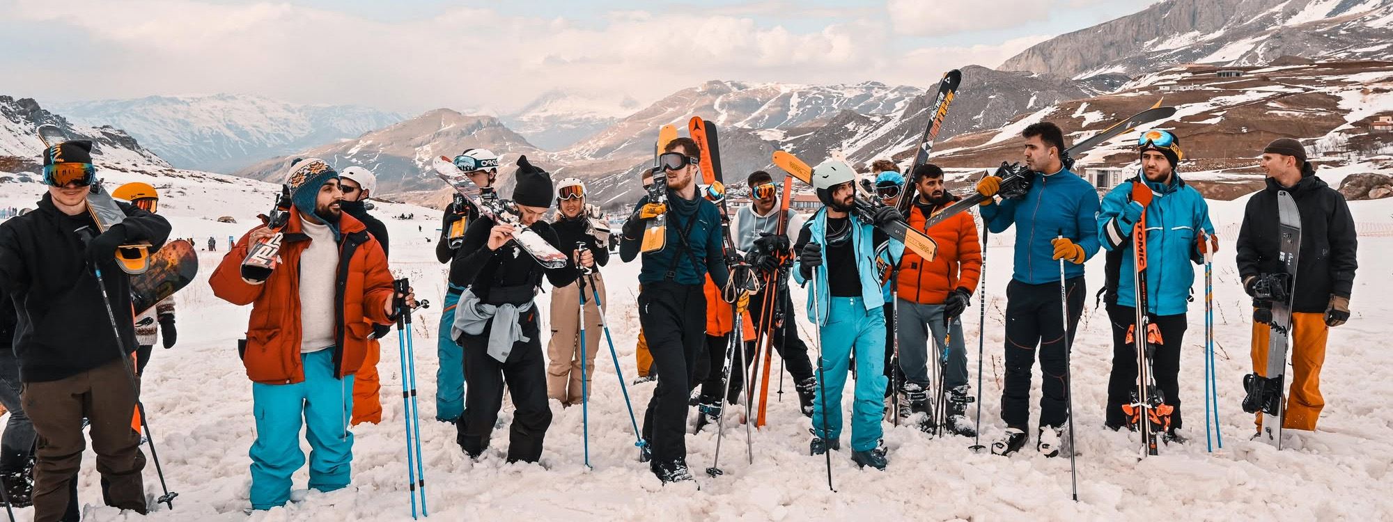 بالصور.. انطلاق مهرجان التزلج على الثلج في أربيل