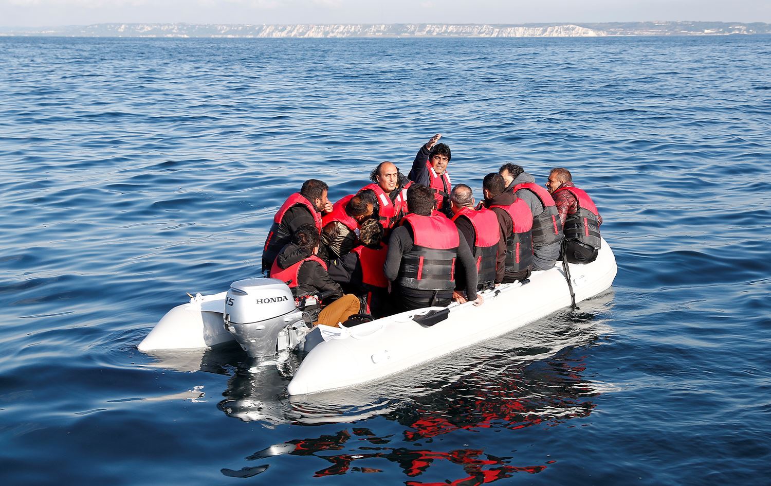 سەرەڕای راگرتنی پێدانی وڵاتینامەی بەریتانی بە کۆچبەرانی نایاسایی ئەم هەفتە 164 کۆچبەر چوون