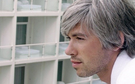 Saç bir gecede beyazlar mı?