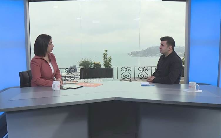 Roj Girasun, Hevidar Zana’nın Rûdaw TV İstanbul stüdyosunda sunduğu bültene konuk oldu.