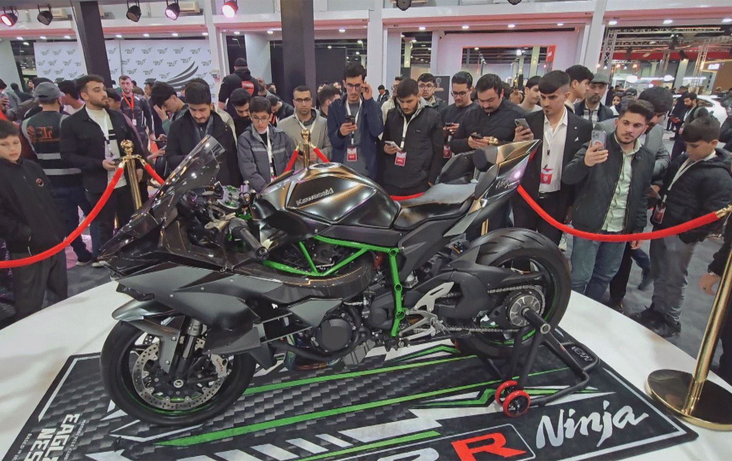 خێراترین ماتۆڕی جیهان لە پێشانگەی نێودەوڵەتیی ئۆتۆمبێل لە هەولێر نمایشکرا