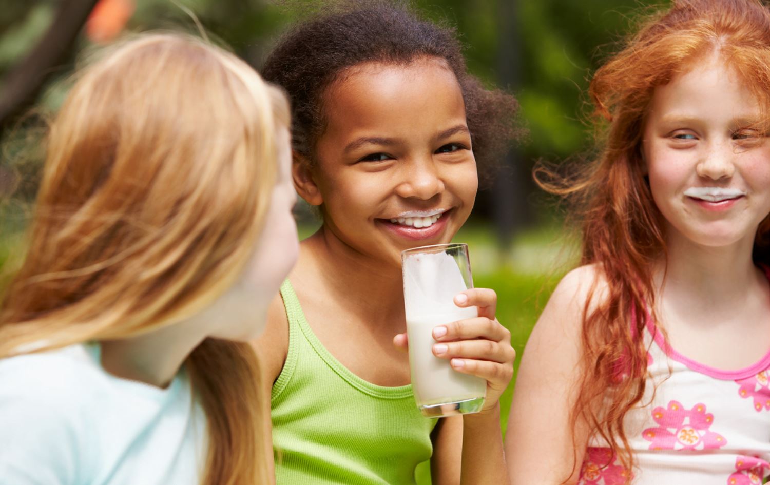 کۆمەڵەی پزیشکیی منداڵان لە ئەمریکا: ئاو و شیر تەندروستترین خواردنەوەن بۆ منداڵان