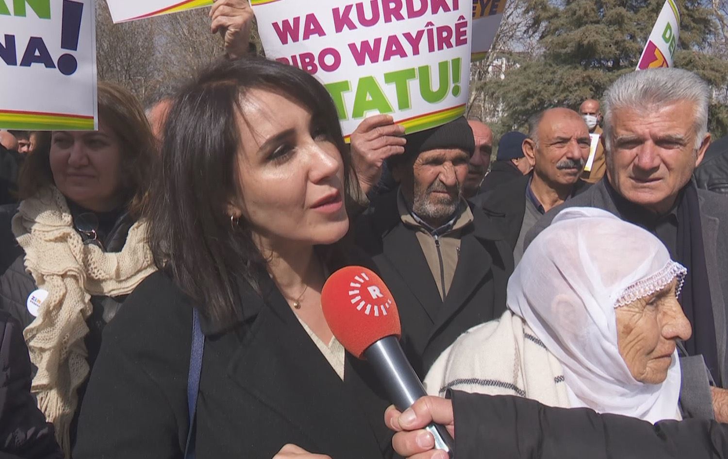 Li Amedê bi boneya 21ê Sibatê Roja Zimanê Dayikê ya Cîhanî meşek hat lidarxistin / Wêne û vîdeo: Rûdaw