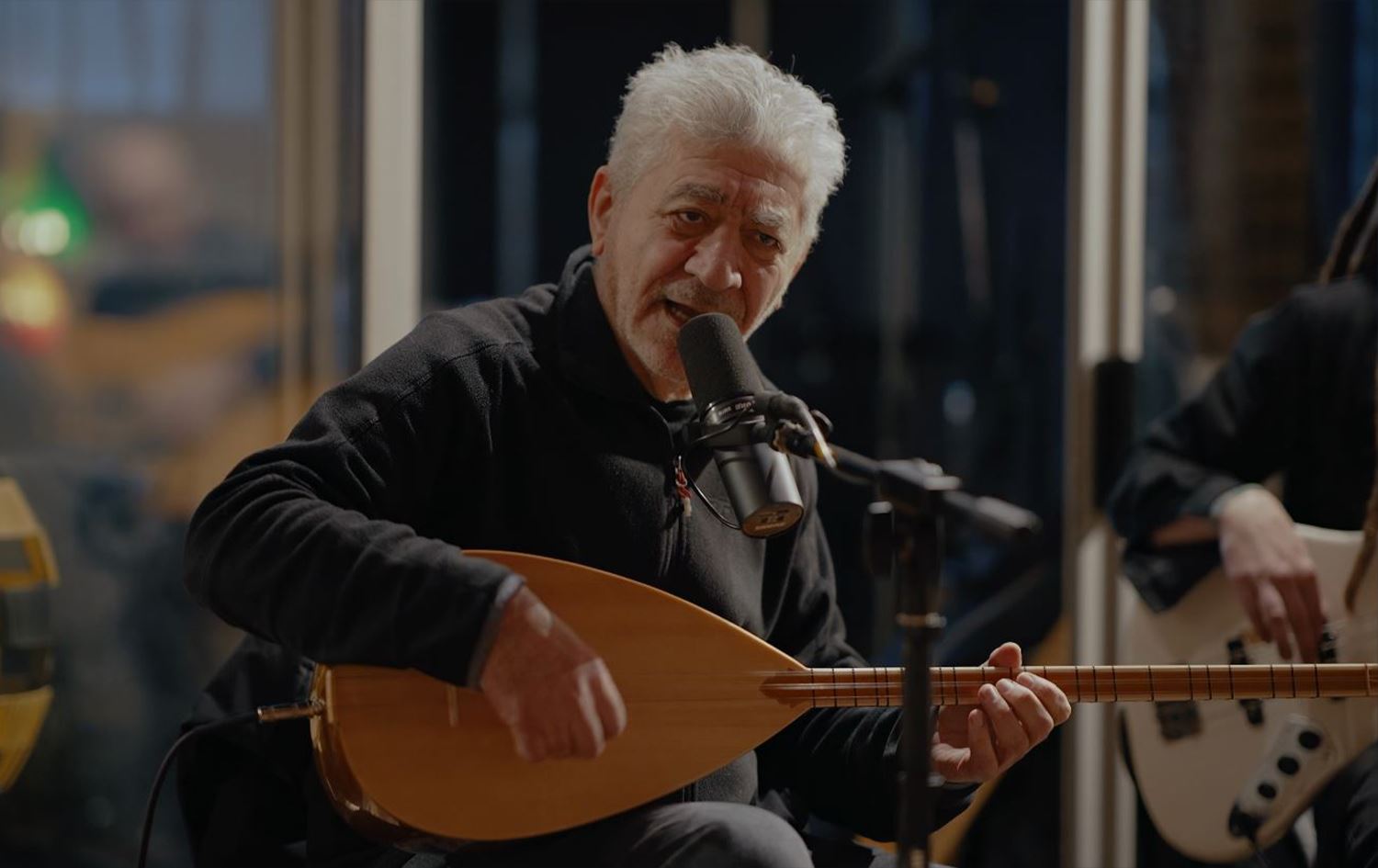 هونەرمەند جوان حاجۆ لە ڤیدیۆکلیپی "یاری شیرین"