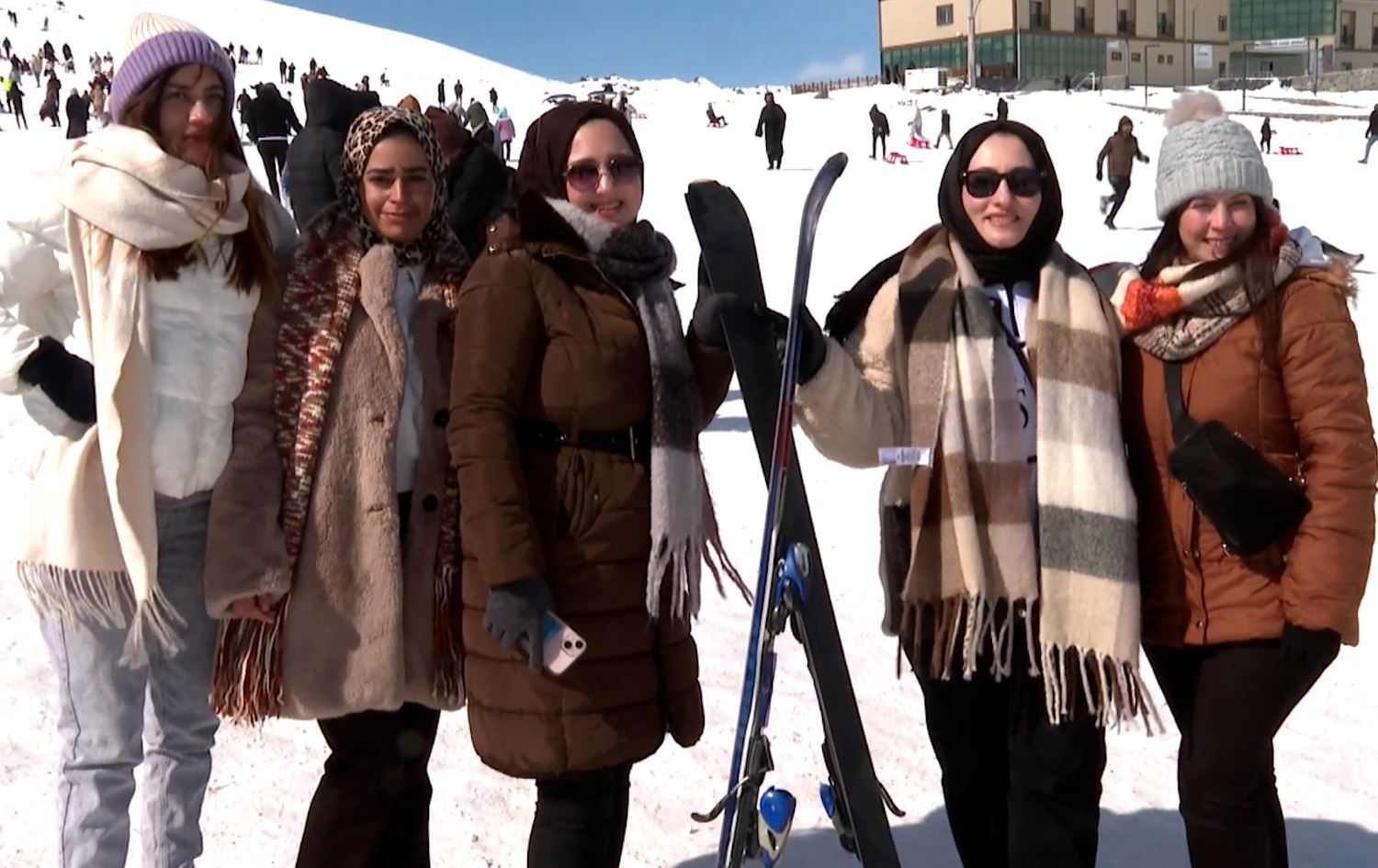 Snowfall attracts thousands of tourists to Diyarbakir ski resort