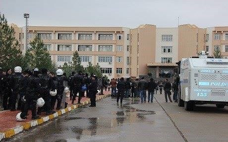 Li Zanîngeha Dîcleyê pevçûn derket