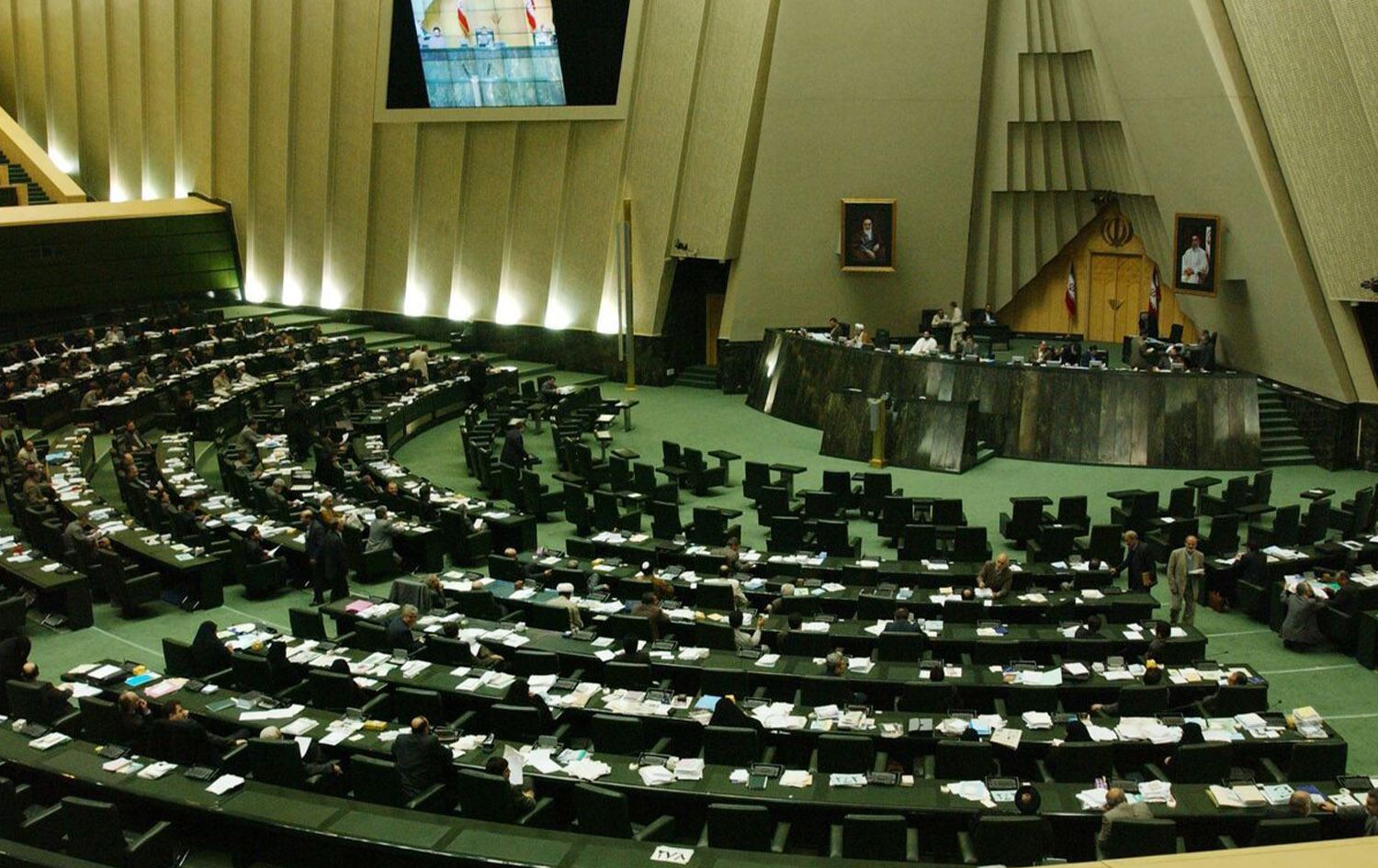 Iranian MPs push for finance minister’s removal
