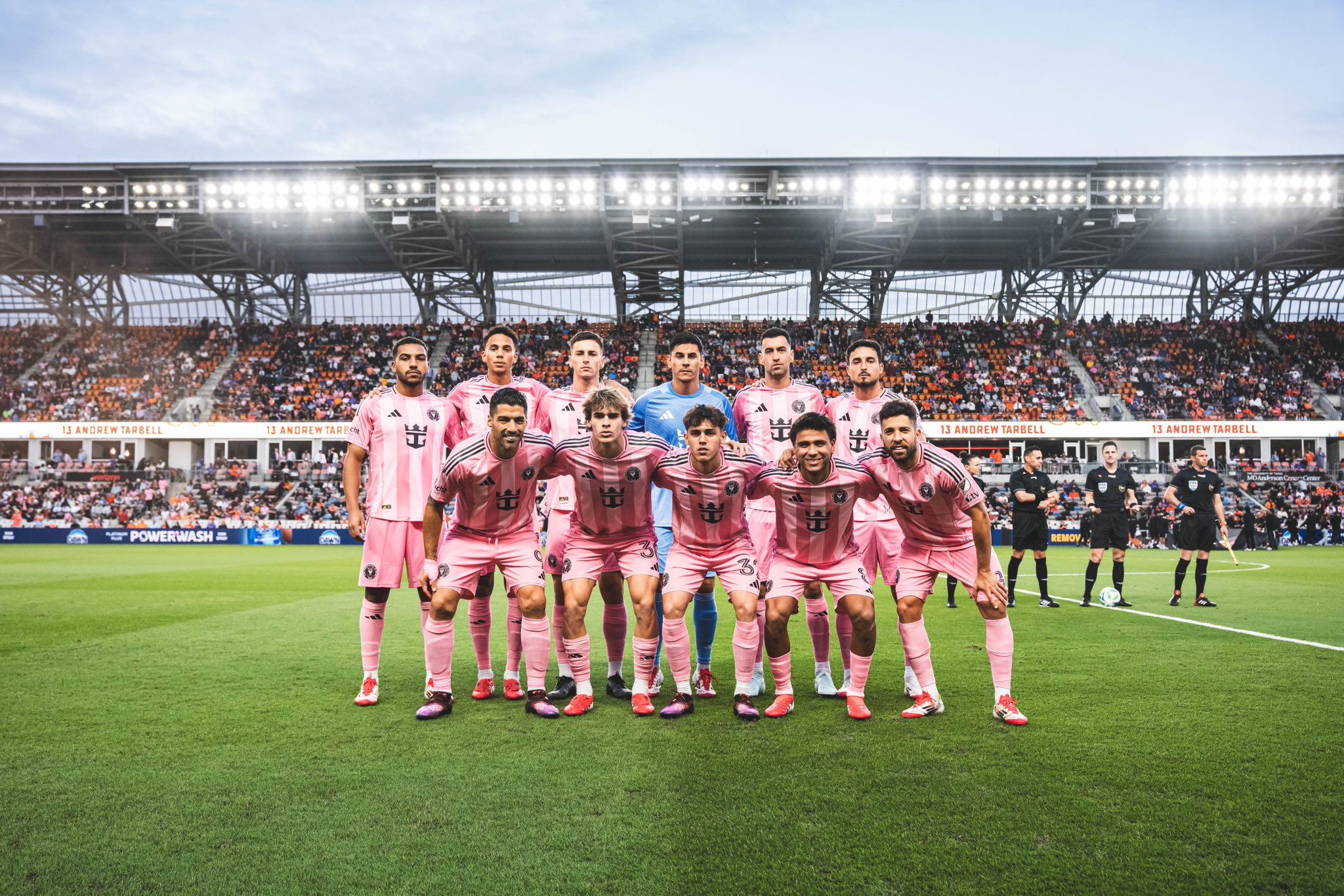 ڤیدیۆ؛ ئینتەرمەیامی بەبێ مێسی بردنەوەیەکی گەورەی تۆمارکرد