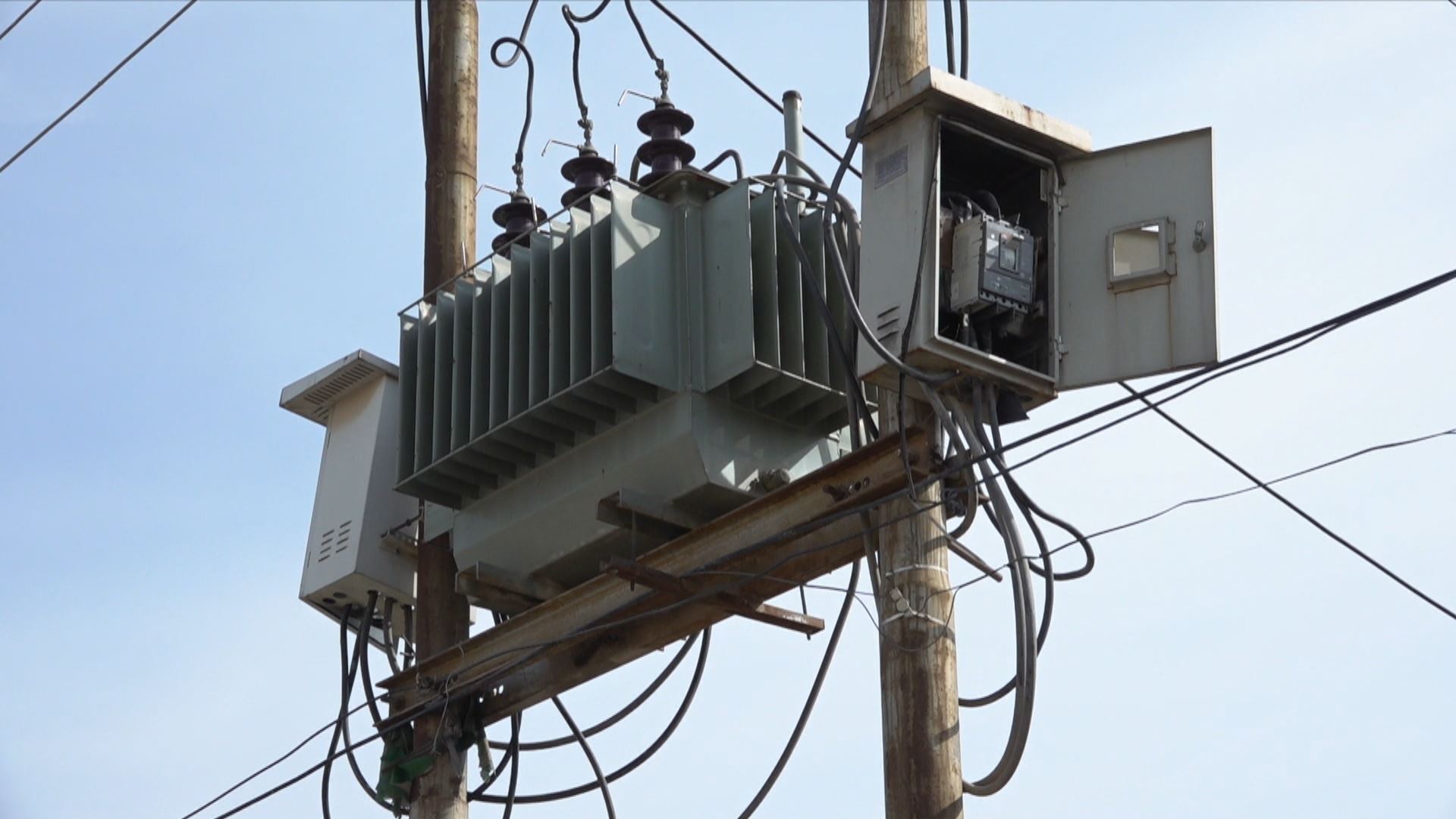 لە بەشێکی گەڕەکەکانی کەرکووک رۆژانە 6 بۆ 8 کاژێر کارەبای نیشتمانی هەیە