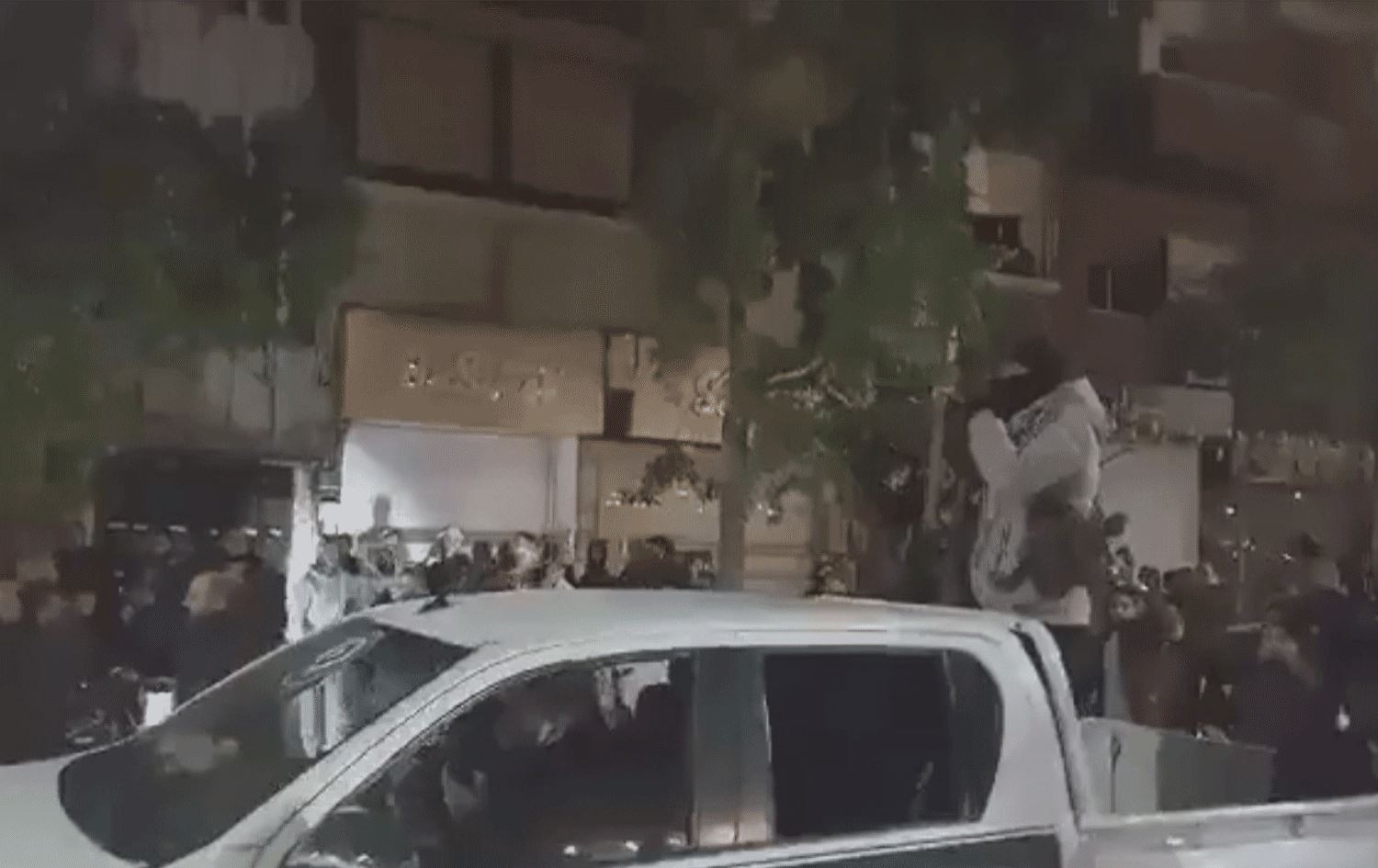 سوپای نوێی سووریا و خەڵکی سڤیل بەیەکەوە رووبەڕووی هێزە چەکدارەکان دەبنەوە