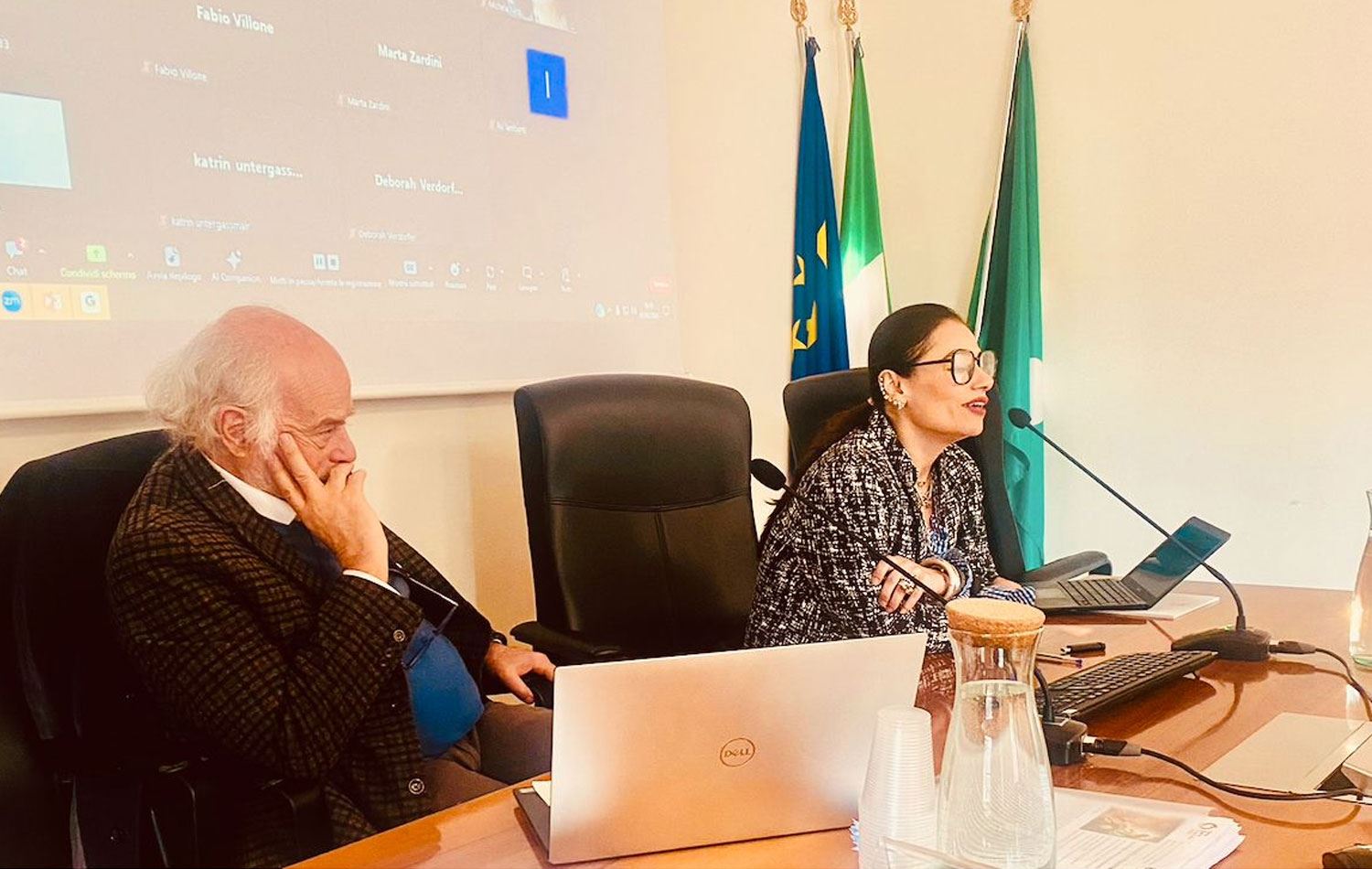 Prof. Nurgül Çokgezici (Solda)