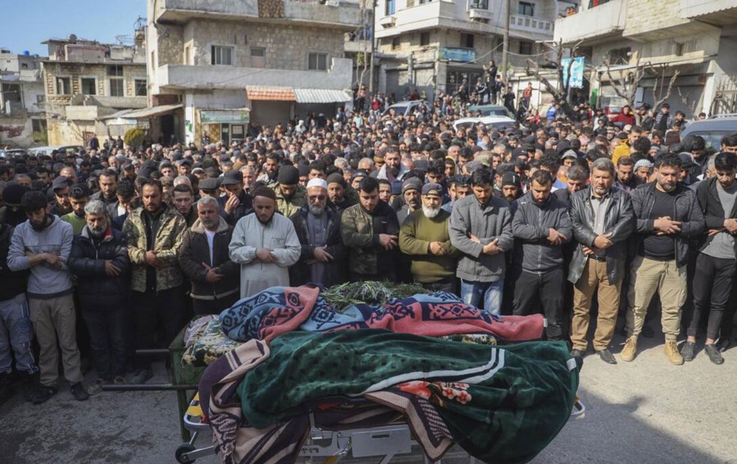 Li ser hinek kuştiyan li rojavayê Îdlibê nimêj hat kirin / Wêne: AP