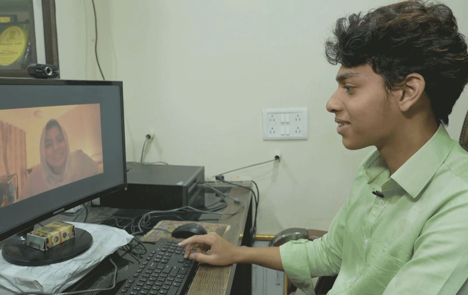 گەنجێکی هیندی 400 زمان دەزانێت