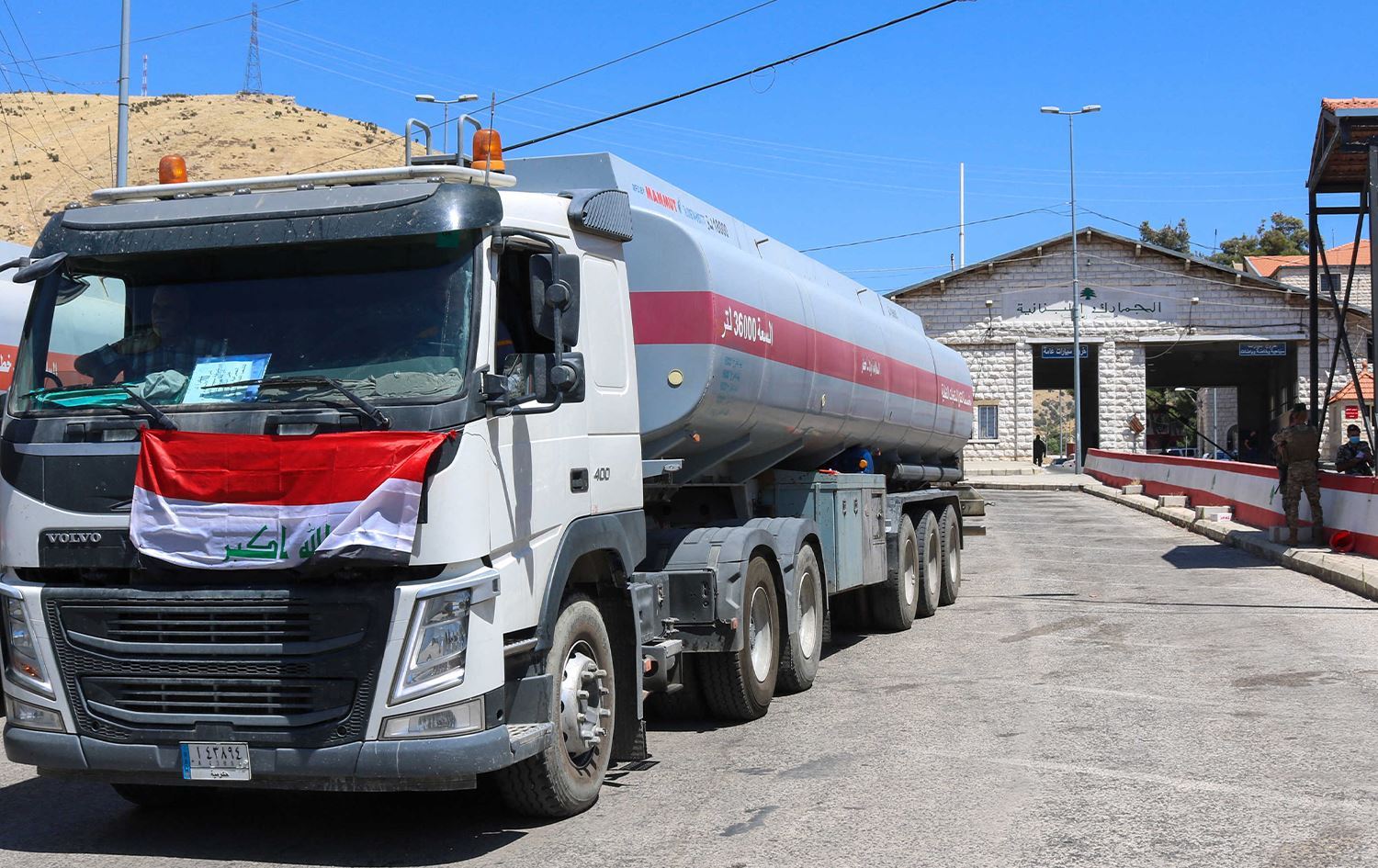 صورة أرشيفية لشاحنة عراقية تنقل الوقود إلى لنبان