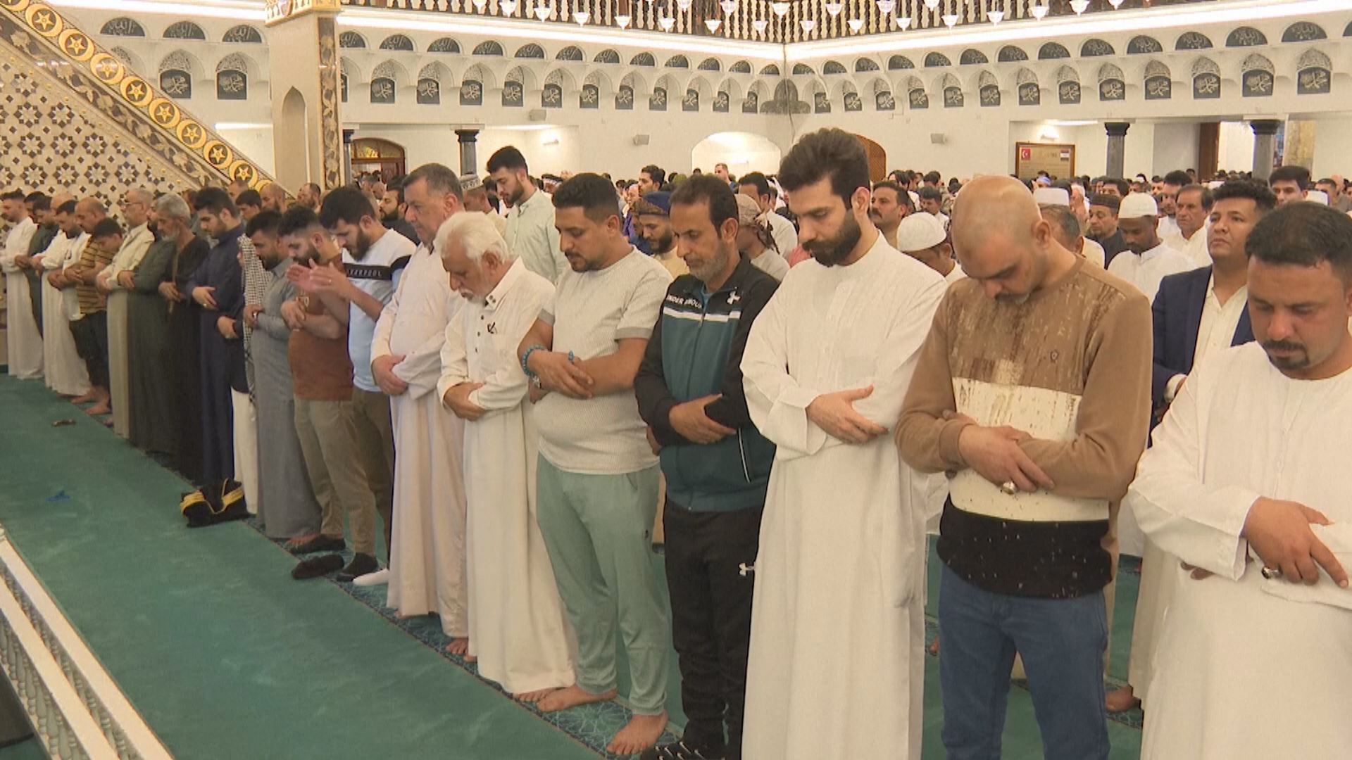 دیاریکردنی رۆژی جەژن و بینینی مانگ سوننەکانی عێراقی کردە دوو بەشەوە