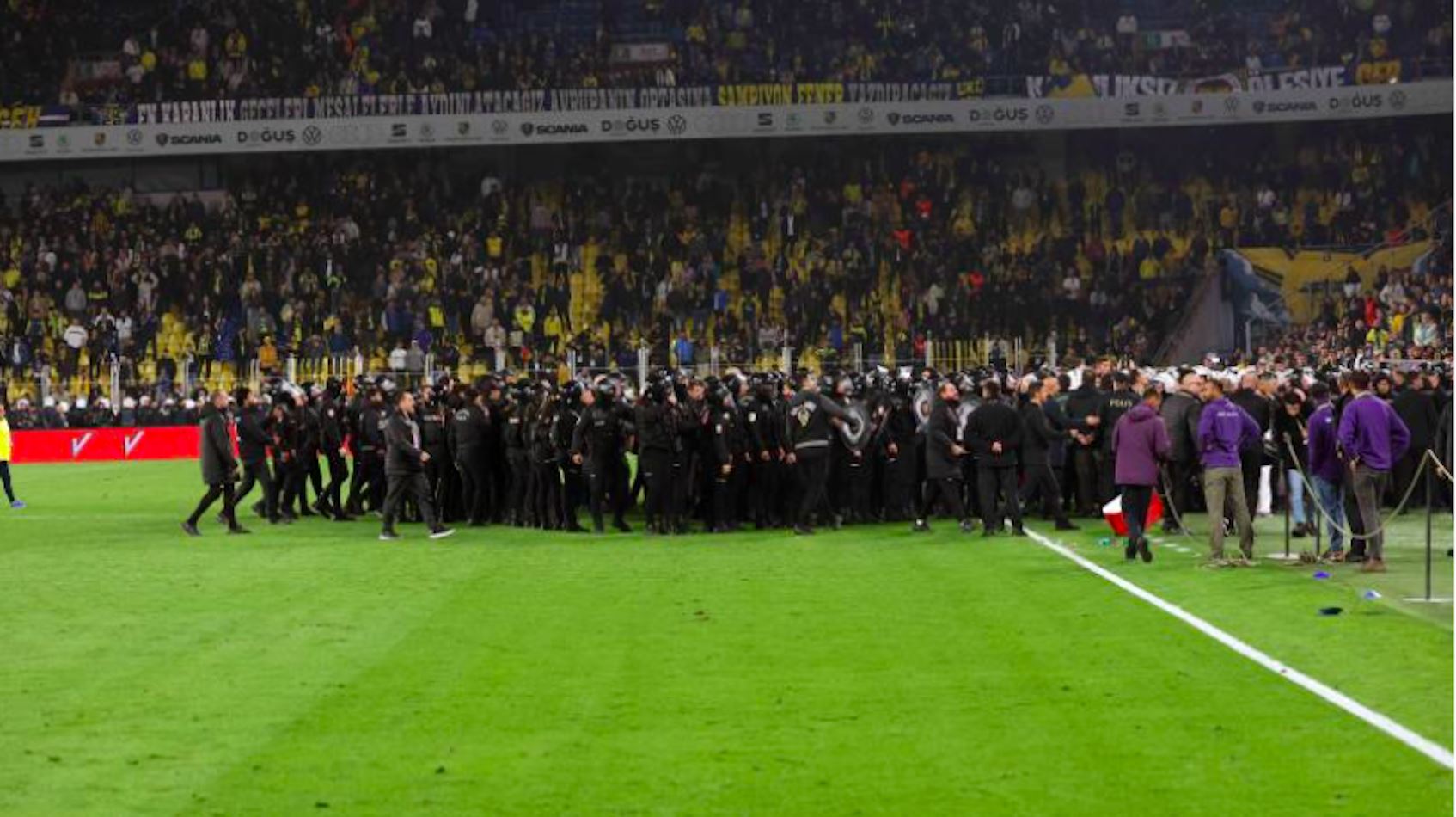 Galatasaray - Fenerbahçe derbisinde olay çıkmıştı / Fotoğraf: AA 