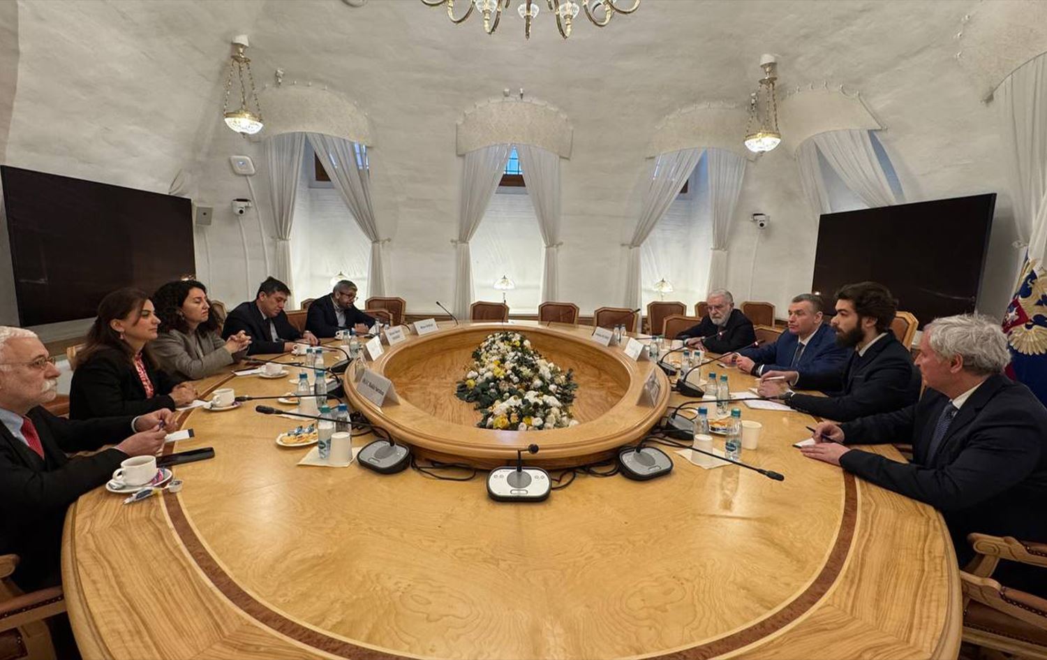 Civîneke DEM Partiyê ya bi heyetek Rûsyayê re /Wêne: DEM Partî