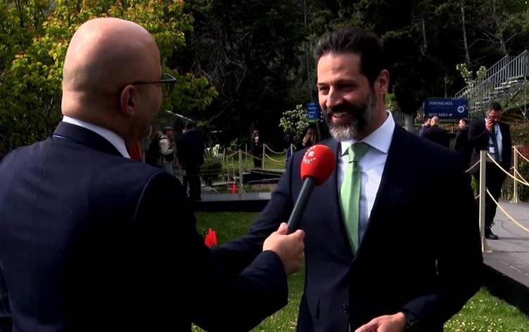 Qubad Talebanî ji Zinar Şîno re axivî / Wêne: Ji ber dîmenan, Rûdaw