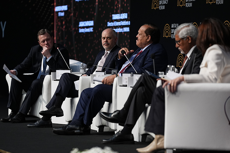 Antalya Diplomasi Forumu'nda "Karmaşık Krizlere İnsani Yardım" paneli