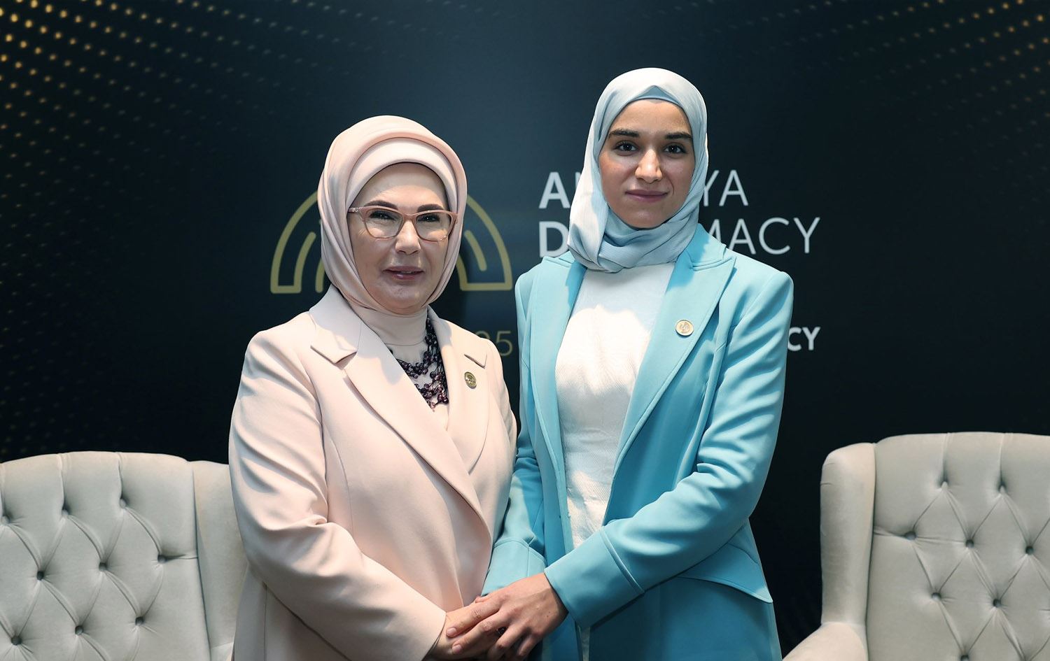 Emine Erdoğan'dan, Şara’nın eşi El Durubi ile görüşmesine ilişkin paylaşım