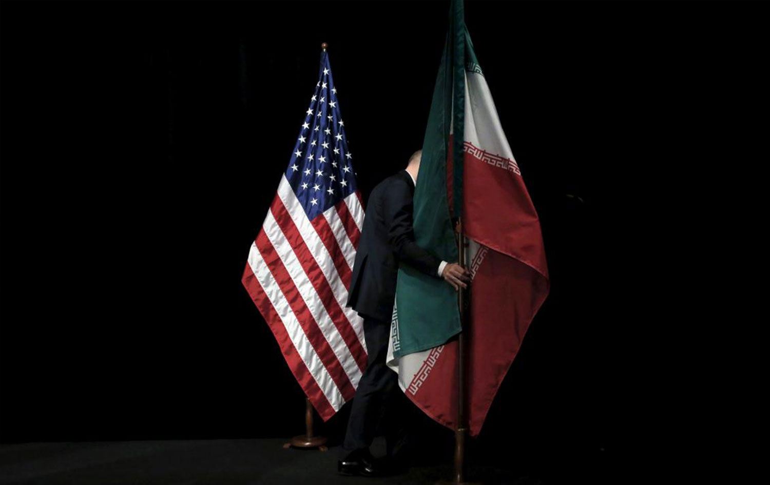 İran-ABD bayrakları