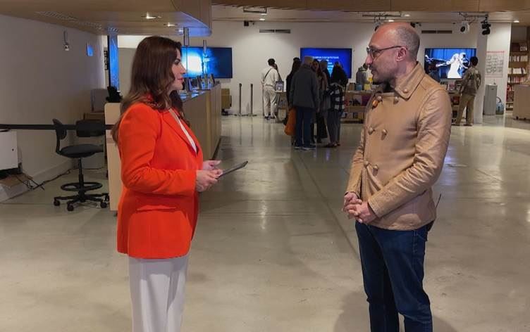 Paris Belediye Başkan Yardımcısı, Rûdaw'ın sorularını yanıtladı / Fotoğraf: Rûdaw