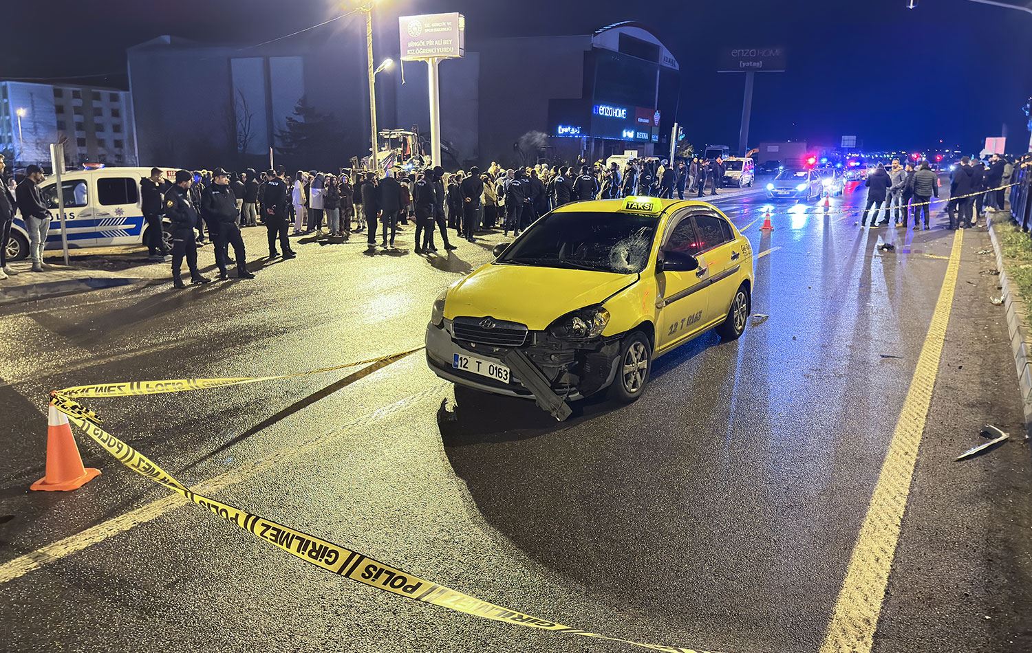 Genç kıza çarpan taksi / AA