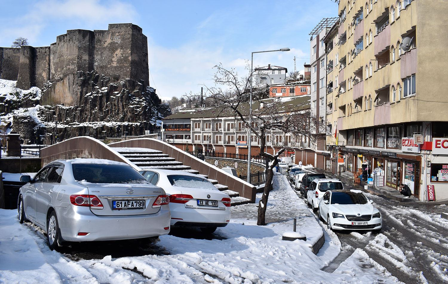 Bitlis'te kar yağışı etkili oldu. /  AA