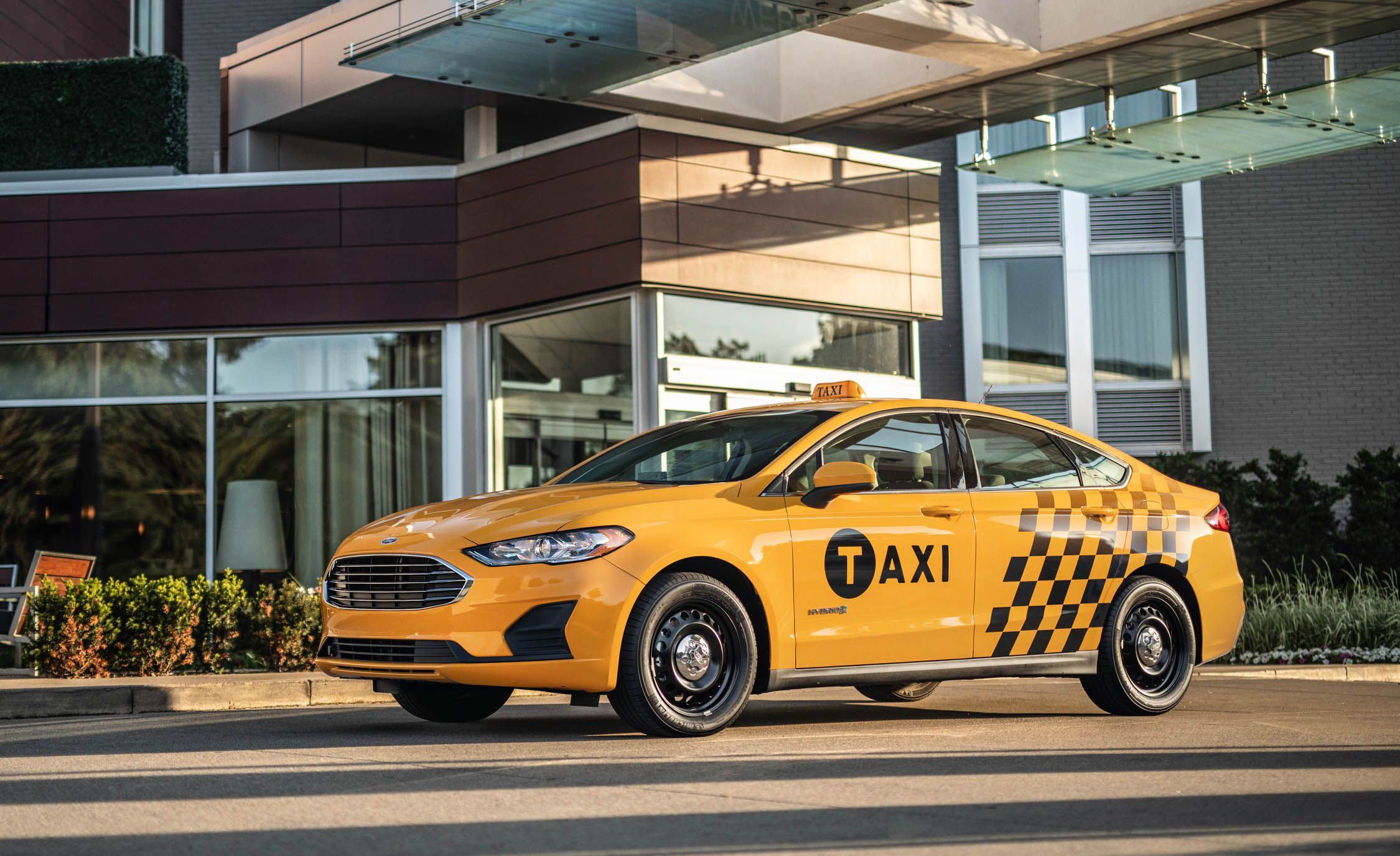 گواستنەوەی هەولێر: گرنگە تاکسی کارەبایی و هایبرێد هاوردە بکرێن