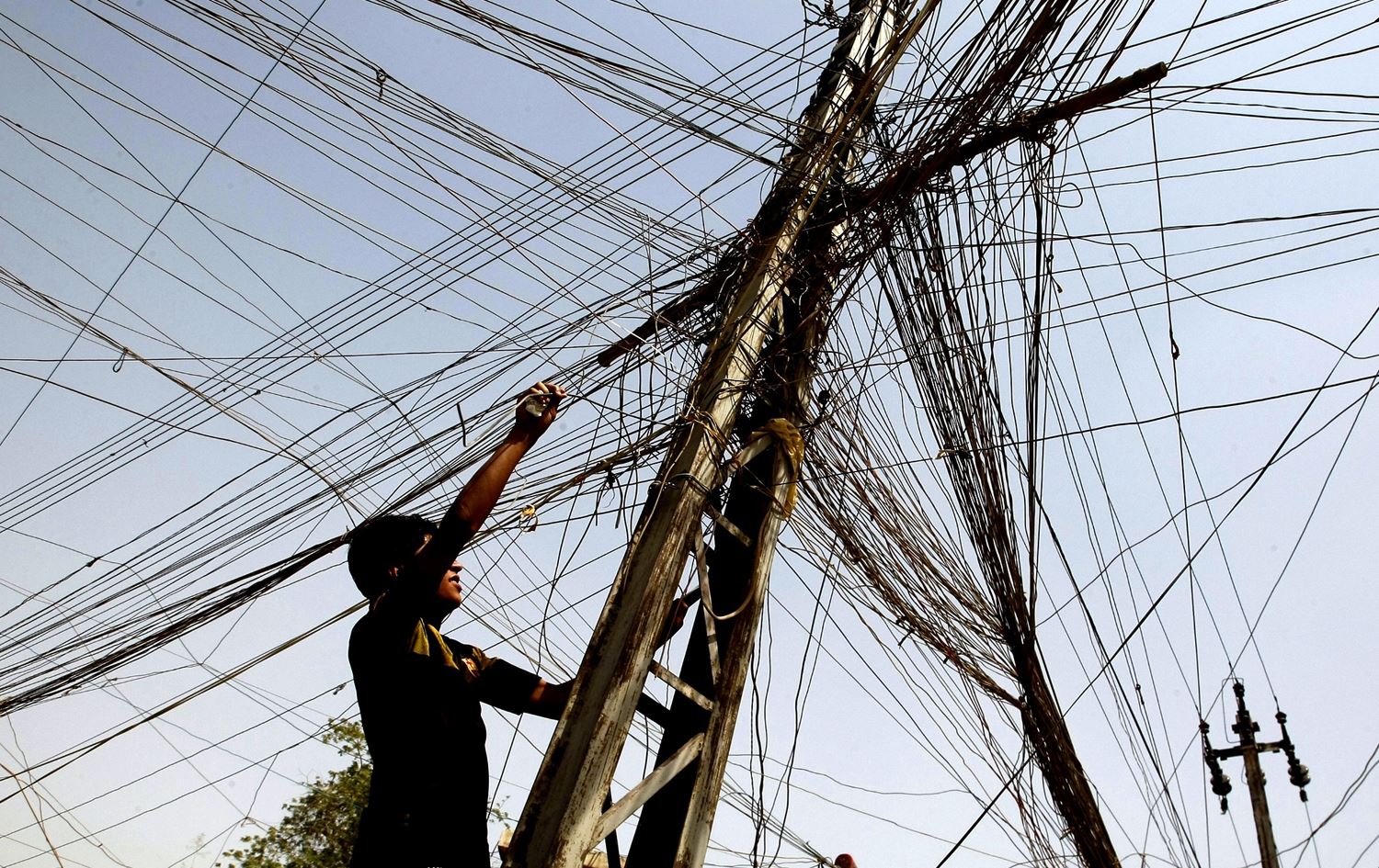 بغداد مقبلة على "صيف ساخن ومعاناة متكررة من الكهرباء"