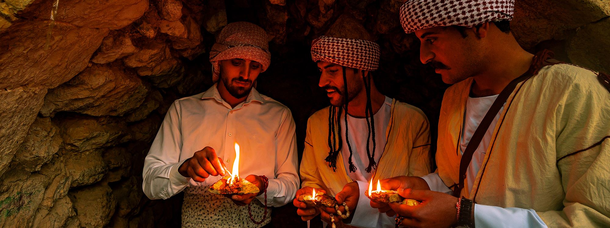بەوێنە؛ ئێزدییەکان لە پەرستگەی لالش یادی جەژنی چوارشەممەی سوور دەکەنەوە