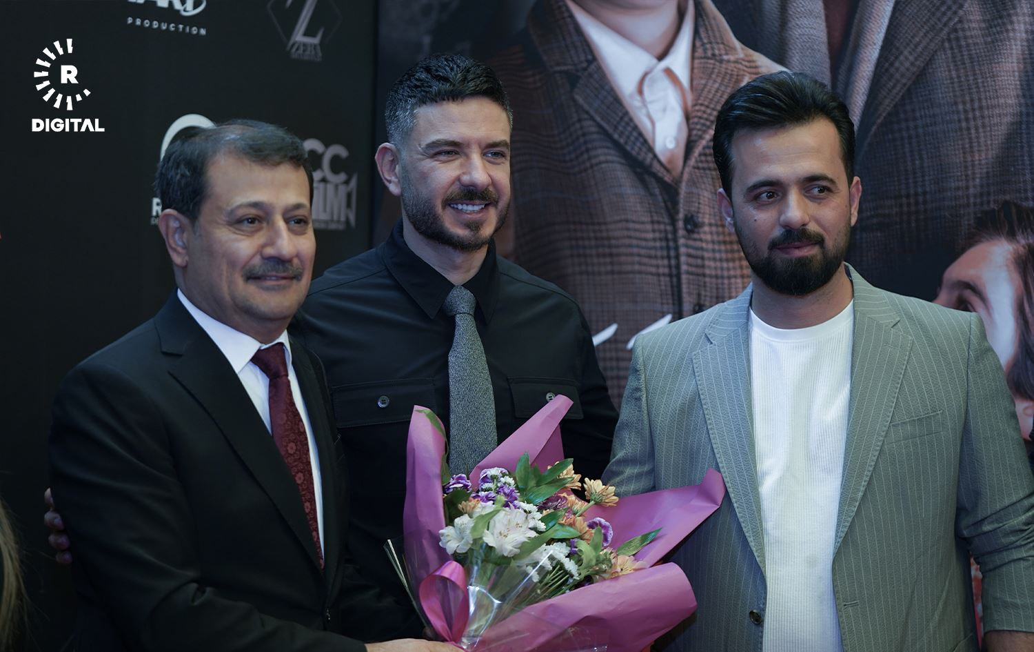 دەرهێنەر رێگا بەرزنجی و بەکر خالید ئەکتەری سەرەکیی فیلم، لەگەڵ فەرهەنگ غەفوور، بەڕێوەبەری رۆشنبیری و هونەری هەولێر. وێنە: هەژار جەوهەر 