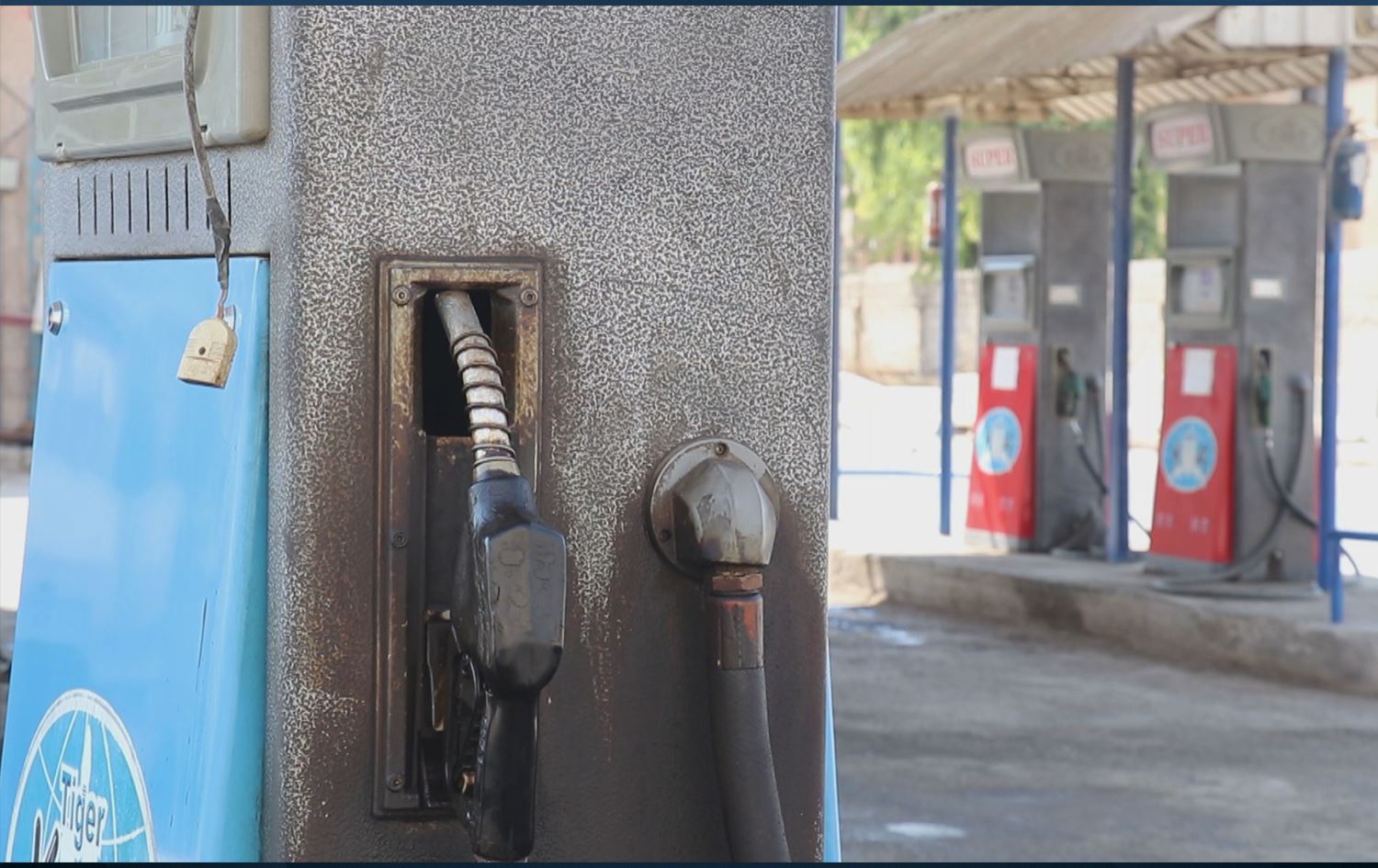 Rojava'da bir yakıt istasyonu