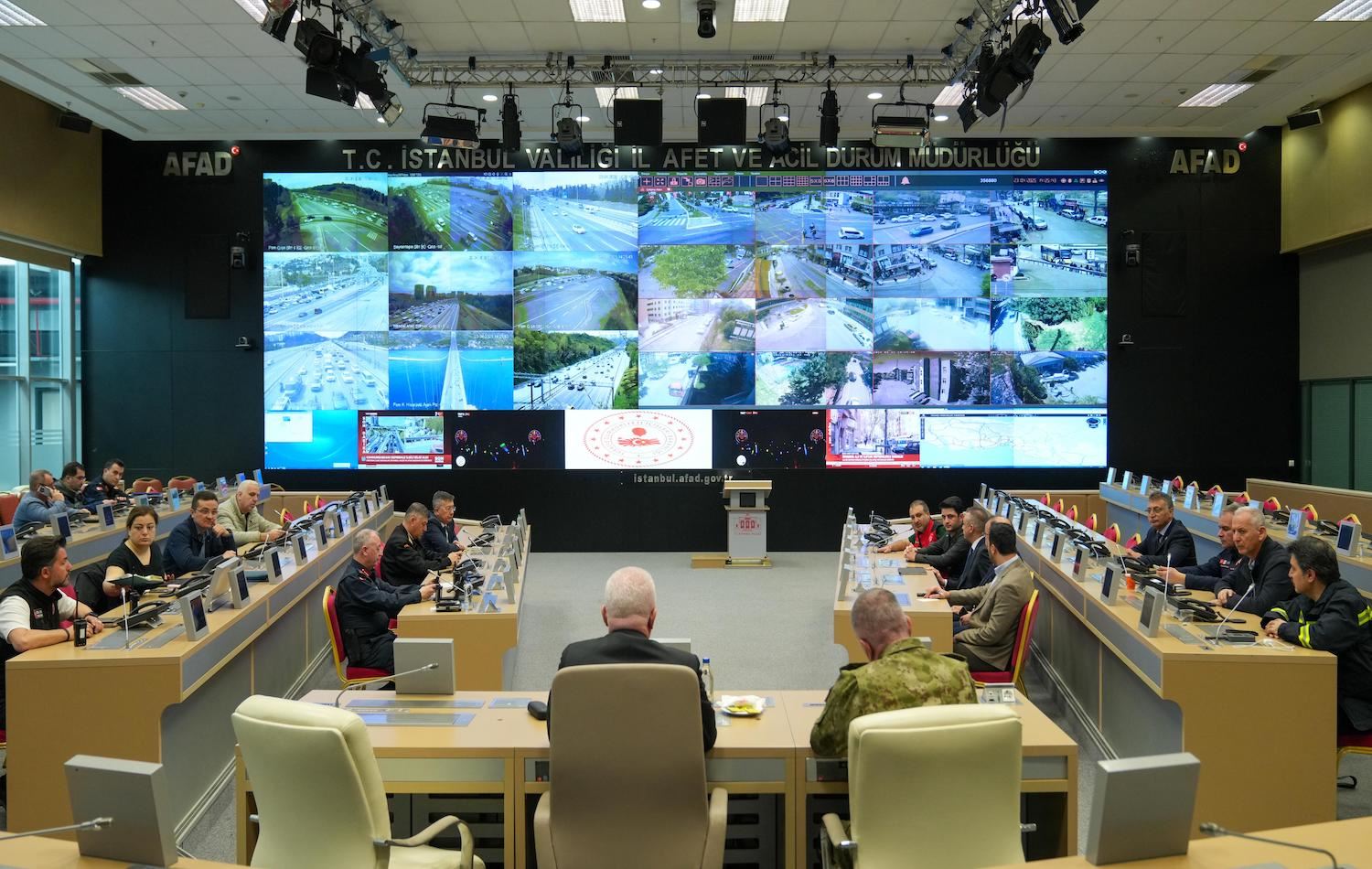 Deprem ile ilgili gelişmeler kriz masasından takip ediliyor / Fotoğraf: İstanbul Valiliği 