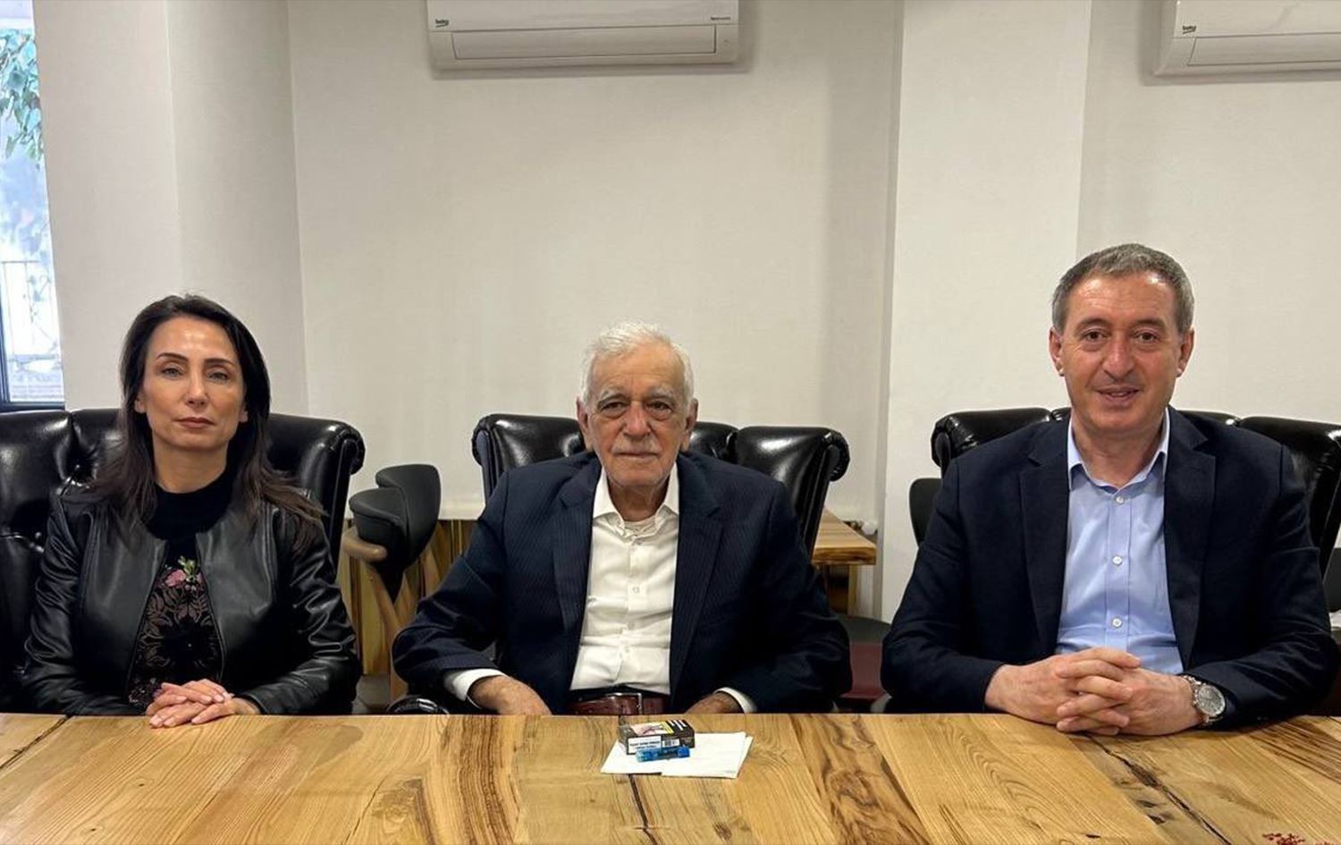 Tulay Hatîmogullari, Ahmet Turk û Tuncer Bakirhan (ji çepê ve) /Wêne: DEM Partî