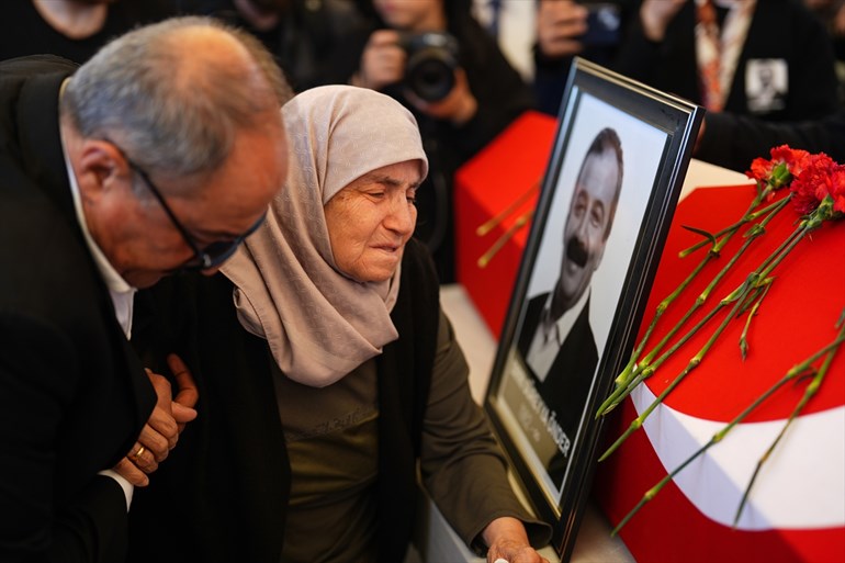 Annesi Zeliha Önder