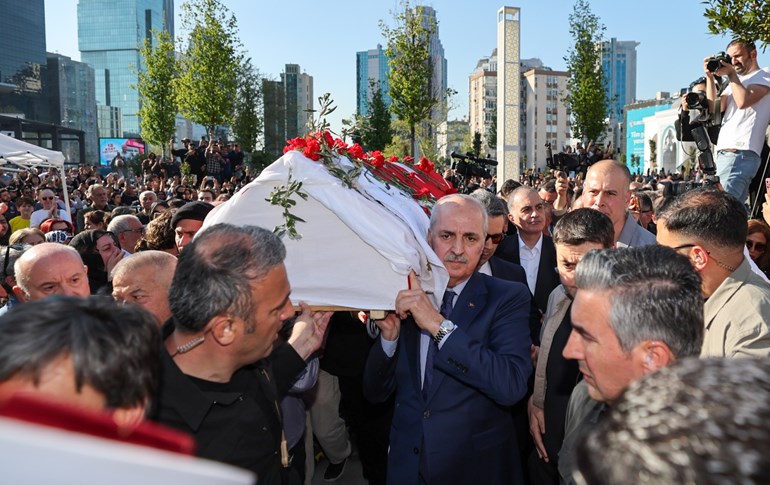 Sırrı Süreyya Önder, Zincirlikuyu Mezarlığı'nda toprağa verildi