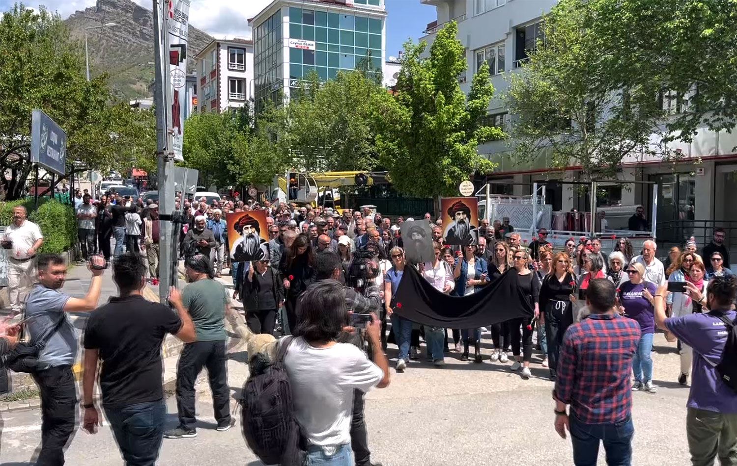 Dersim’de katliamın 88’inci yıldönümünde ‘sessiz yürüyüş’ düzenlendi. / Foto: Ali Haydar Gözlü / Rûdaw