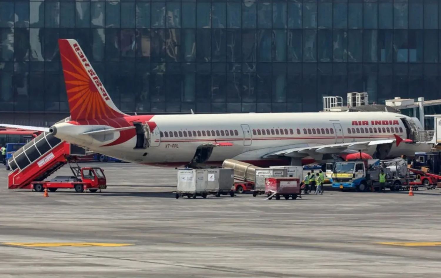 گەشتەکانی 24 فڕۆکەخانەی هیندستان هەڵوەشێندرانەوە