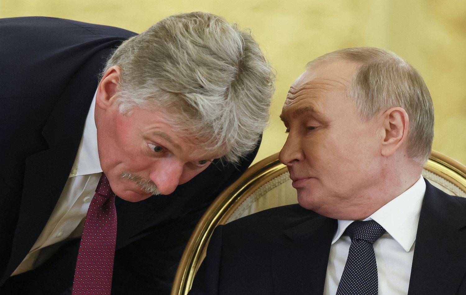Dmitri Peskov ve Putin / Fotoğraf: Reuters 