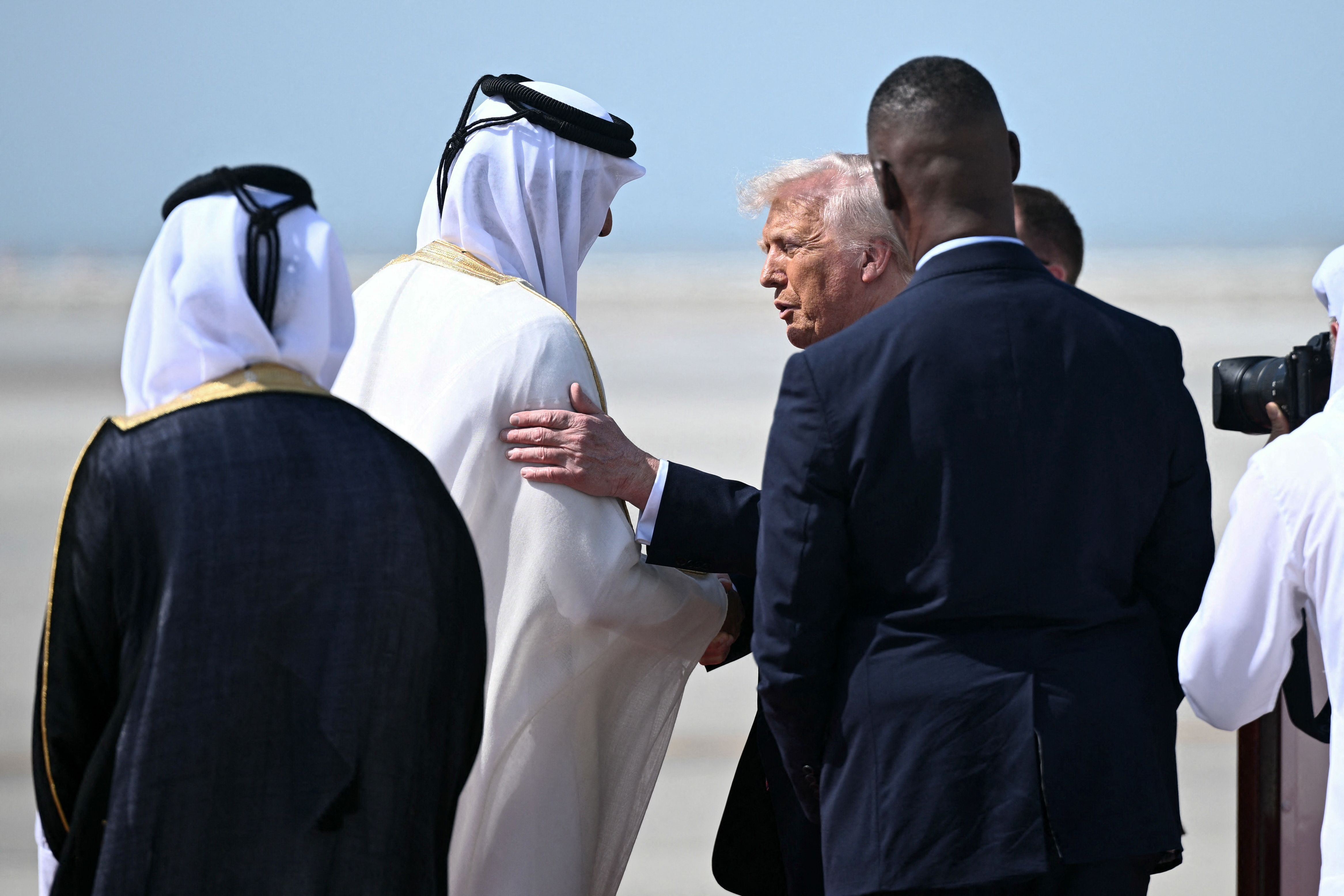 ساتی گەیشتنی دۆناڵد ترەمپ بۆ قەتەر. وێنە: AFP