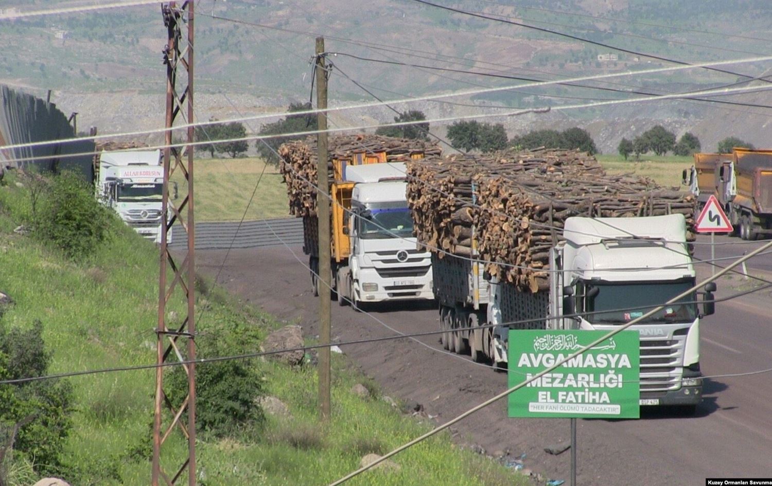 Kamyonên daran li Şirnexê / Wêne: Arşîv
