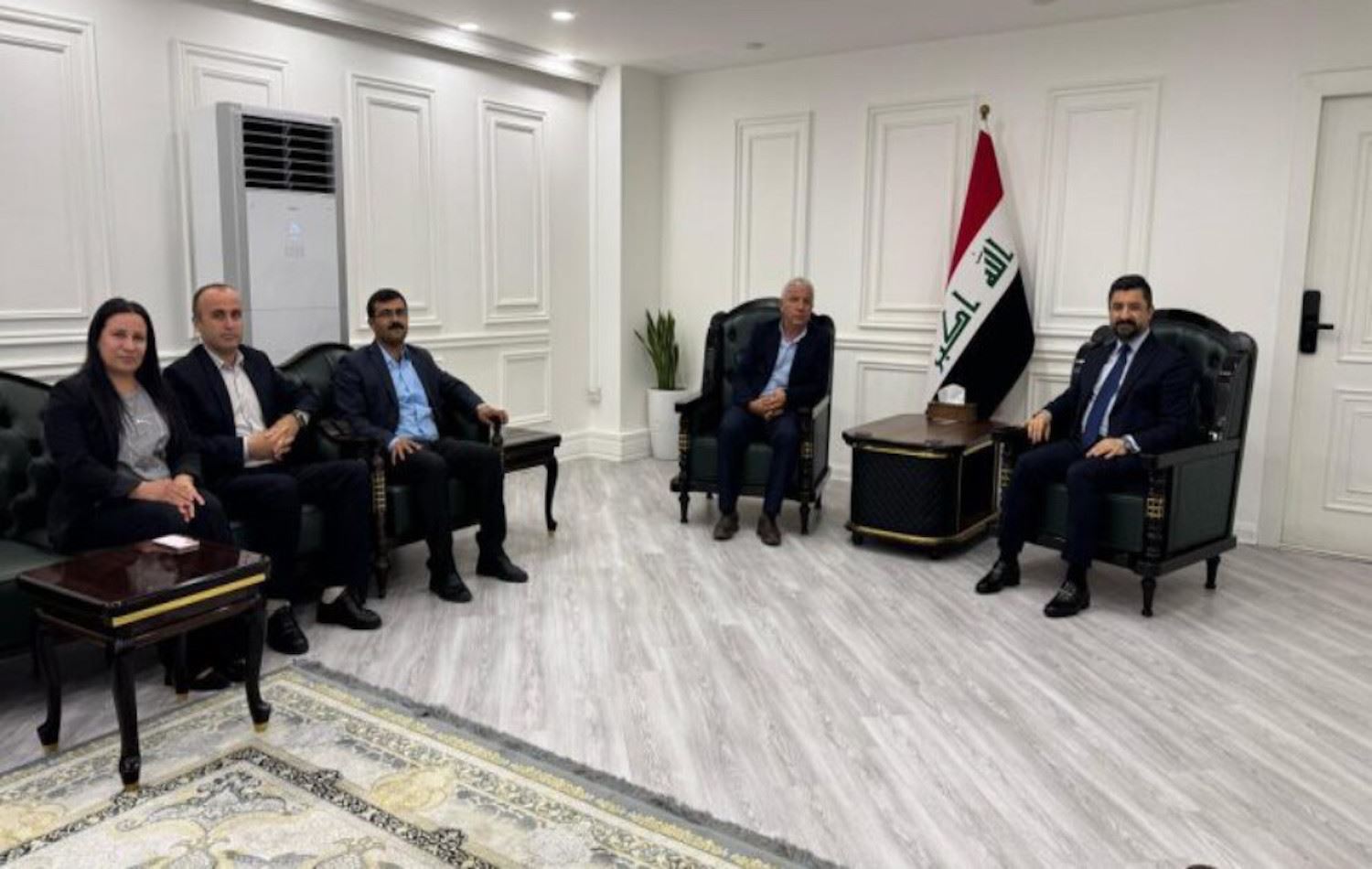 Heyeta Mexmû li Bexdayê ye / Wêne: Roj News